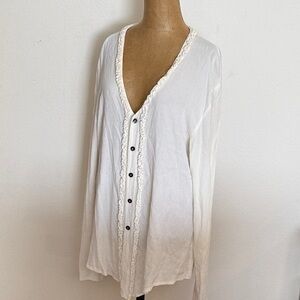 CP Shades M White Button front shirt with Lace Trim rayon great pre owned cond